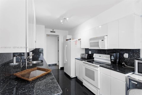 Condo in Aventura, Florida, 2 bedrooms  № 2081001 - photo 9