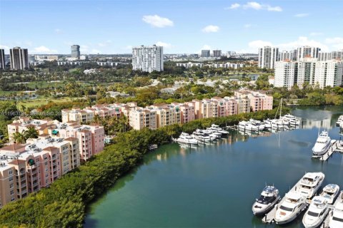 Condo in Aventura, Florida, 2 bedrooms  № 2081001 - photo 21