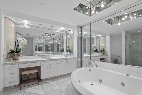 Condo in Aventura, Florida, 2 bedrooms  № 2081001 - photo 14