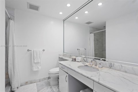 Condo in Aventura, Florida, 2 bedrooms  № 2081001 - photo 18