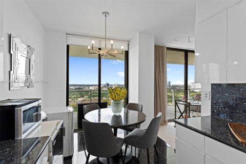 Condo in Aventura, Florida, 2 bedrooms  № 2081001 - photo 11