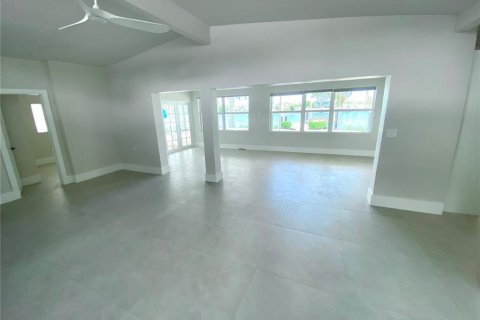 Villa ou maison à louer à Treasure Island, Floride: 3 chambres, 201.78 m2 № 2377759 - photo 7