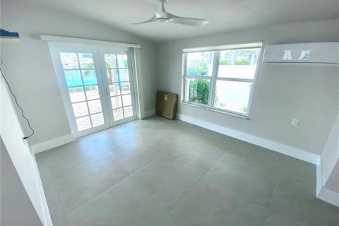 Villa ou maison à louer à Treasure Island, Floride: 3 chambres, 201.78 m2 № 2377759 - photo 17