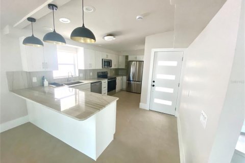 Villa ou maison à louer à Treasure Island, Floride: 3 chambres, 201.78 m2 № 2377759 - photo 10