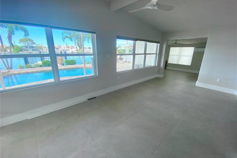 Villa ou maison à louer à Treasure Island, Floride: 3 chambres, 201.78 m2 № 2377759 - photo 9