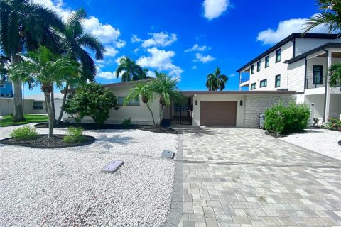 Villa ou maison à Treasure Island, Floride 3 chambres, 201.78 m2 № 2377759