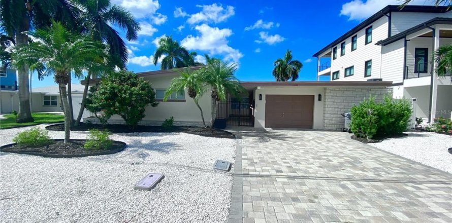 Villa ou maison à Treasure Island, Floride 3 chambres, 201.78 m2 № 2377759