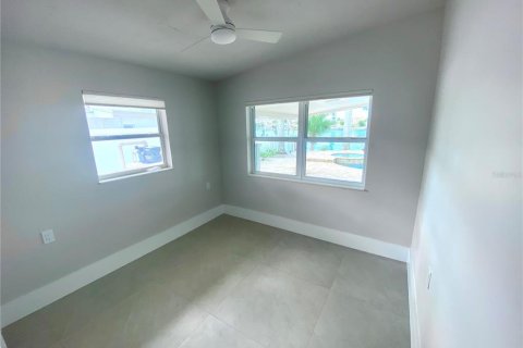 Villa ou maison à louer à Treasure Island, Floride: 3 chambres, 201.78 m2 № 2377759 - photo 20