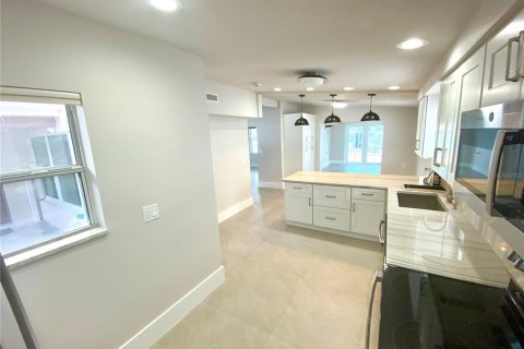 Villa ou maison à louer à Treasure Island, Floride: 3 chambres, 201.78 m2 № 2377759 - photo 15