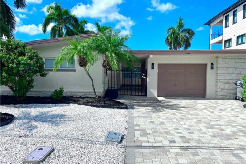 Villa ou maison à louer à Treasure Island, Floride: 3 chambres, 201.78 m2 № 2377759 - photo 2