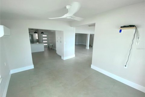 Villa ou maison à louer à Treasure Island, Floride: 3 chambres, 201.78 m2 № 2377759 - photo 18