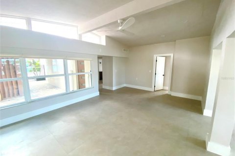 Villa ou maison à louer à Treasure Island, Floride: 3 chambres, 201.78 m2 № 2377759 - photo 8