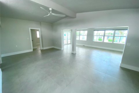 Villa ou maison à louer à Treasure Island, Floride: 3 chambres, 201.78 m2 № 2377759 - photo 6