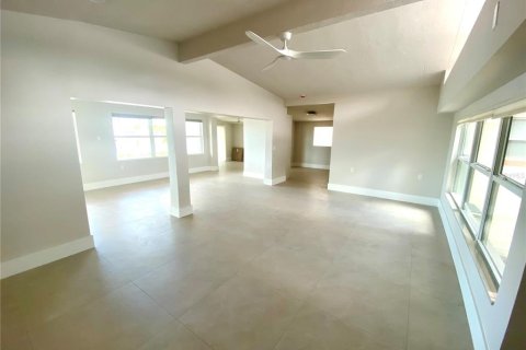 Villa ou maison à louer à Treasure Island, Floride: 3 chambres, 201.78 m2 № 2377759 - photo 5