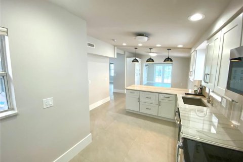 Villa ou maison à louer à Treasure Island, Floride: 3 chambres, 201.78 m2 № 2377759 - photo 14