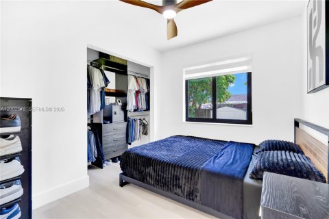 House in Miami, Florida 4 bedrooms, 113.71 sq.m. № 2066390 - photo 17