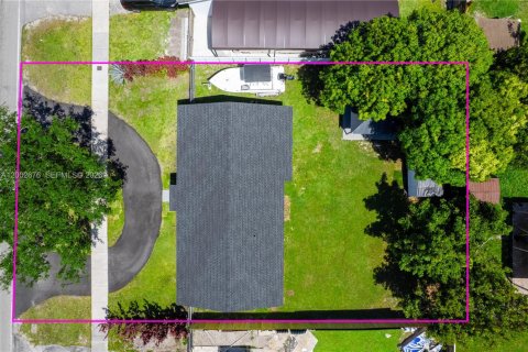 House in Miami, Florida 4 bedrooms, 113.71 sq.m. № 2066390 - photo 5