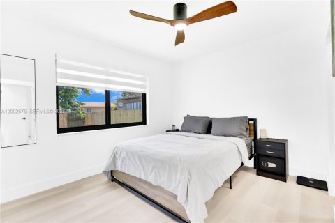 House in Miami, Florida 4 bedrooms, 113.71 sq.m. № 2066390 - photo 21