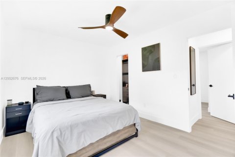 House in Miami, Florida 4 bedrooms, 113.71 sq.m. № 2066390 - photo 22