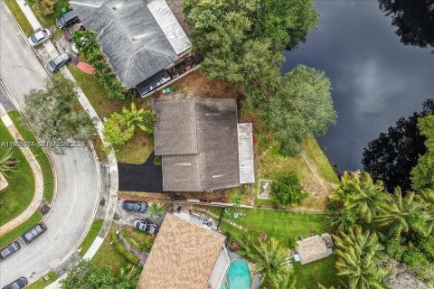 Casa en venta en Davie, Florida, 3 dormitorios, 183.2 m2 № 2056552 - foto 2