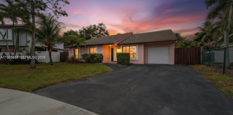 Casa en Davie, Florida 3 dormitorios, 183.2 m2 № 2056552