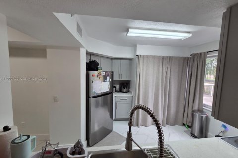 Copropriété à louer à Pembroke Pines, Floride: 2 chambres, 101.36 m2 № 1992034 - photo 9