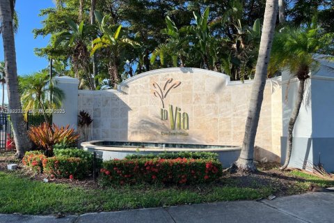 Copropriété à louer à Pembroke Pines, Floride: 2 chambres, 101.36 m2 № 1992034 - photo 1
