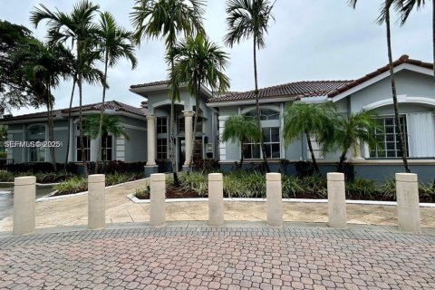 Copropriété à louer à Pembroke Pines, Floride: 2 chambres, 101.36 m2 № 1992034 - photo 2