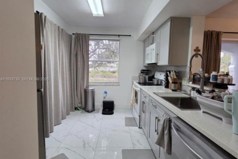 Copropriété à louer à Pembroke Pines, Floride: 2 chambres, 101.36 m2 № 1992034 - photo 10