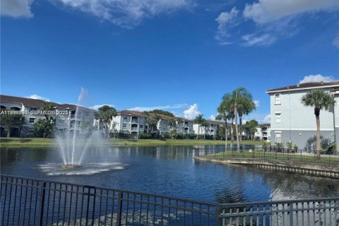 Copropriété à louer à Pembroke Pines, Floride: 2 chambres, 101.36 m2 № 1992034 - photo 6