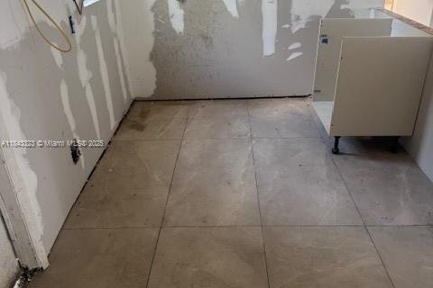 House in North Miami, Florida 3 bedrooms, 91.51 sq.m. № 1943495 - photo 3