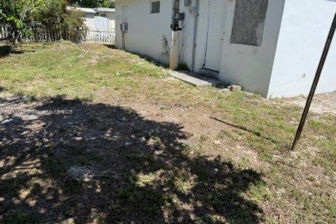 House in North Miami, Florida 3 bedrooms, 91.51 sq.m. № 1943495 - photo 16