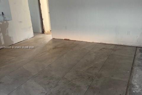 House in North Miami, Florida 3 bedrooms, 91.51 sq.m. № 1943495 - photo 8