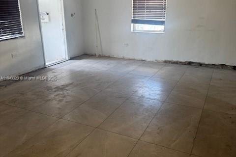 House in North Miami, Florida 3 bedrooms, 91.51 sq.m. № 1943495 - photo 5