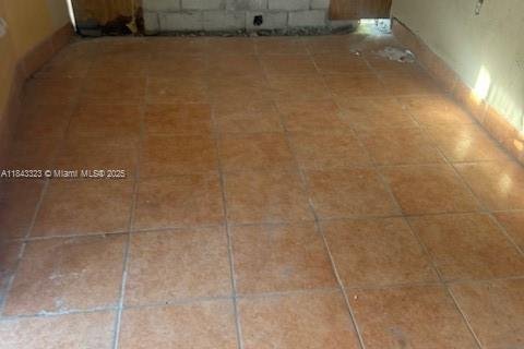 House in North Miami, Florida 3 bedrooms, 91.51 sq.m. № 1943495 - photo 9