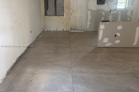 House in North Miami, Florida 3 bedrooms, 91.51 sq.m. № 1943495 - photo 1
