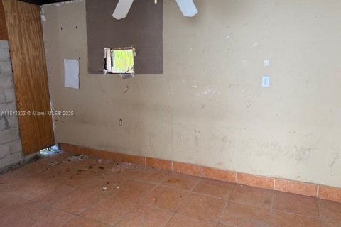 House in North Miami, Florida 3 bedrooms, 91.51 sq.m. № 1943495 - photo 11