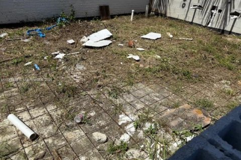 House in North Miami, Florida 3 bedrooms, 91.51 sq.m. № 1943495 - photo 17