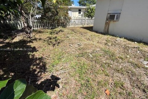 House in North Miami, Florida 3 bedrooms, 91.51 sq.m. № 1943495 - photo 13