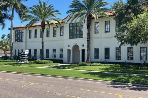 Commercial property in Tampa, Florida 230.96 sq.m. № 2395904