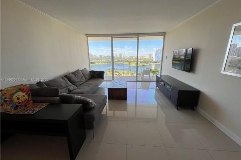 Condominio en alquiler en Aventura, Florida, 2 dormitorios, 94.95 m2 № 1928062 - foto 3