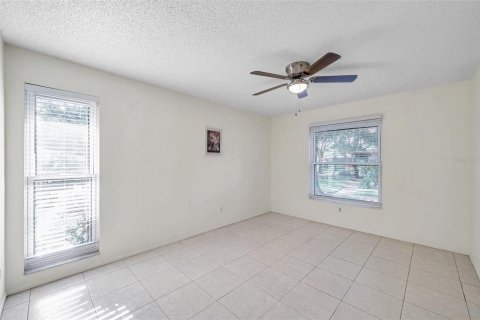 Condo in Palm Harbor, Florida, 2 bedrooms № 2098344 - photo 27