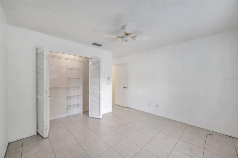 Condo in Palm Harbor, Florida, 2 bedrooms № 2098344 - photo 25