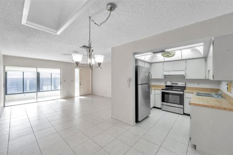 Condo in Palm Harbor, Florida, 2 bedrooms № 2098344 - photo 14