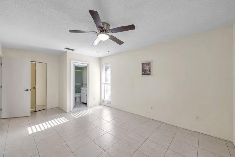 Condo in Palm Harbor, Florida, 2 bedrooms № 2098344 - photo 30