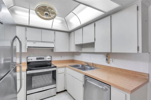 Condo in Palm Harbor, Florida, 2 bedrooms № 2098344 - photo 15