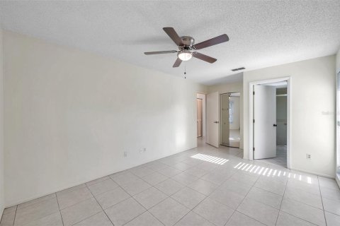 Condo in Palm Harbor, Florida, 2 bedrooms № 2098344 - photo 29