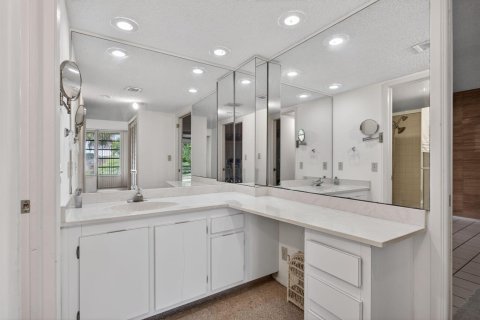 Condo in Pompano Beach, Florida, 3 bedrooms  № 2182820 - photo 16
