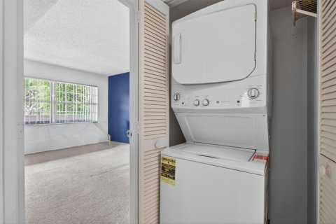 Condo in Pompano Beach, Florida, 3 bedrooms  № 2182820 - photo 28