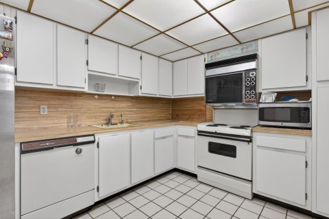 Condo in Pompano Beach, Florida, 3 bedrooms  № 2182820 - photo 11